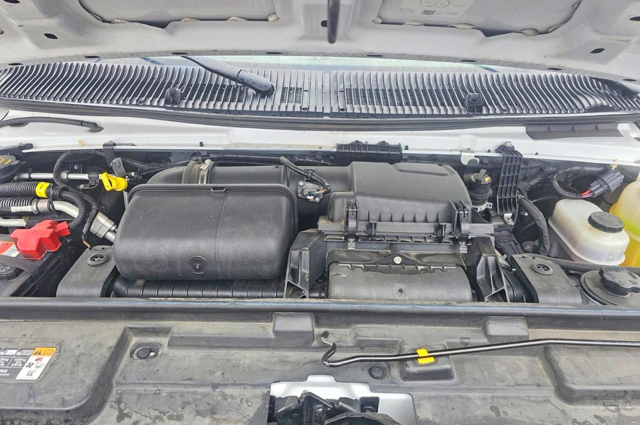 Ford Econoline E350 Super Duty Cutaway Van
