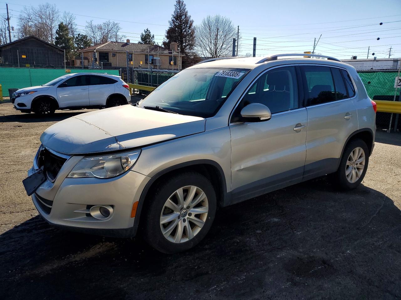 Salvage Volkswagen Tiguan Image