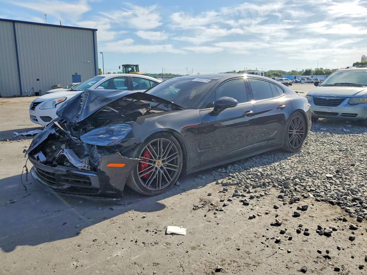 Salvage Porsche Panamera Image