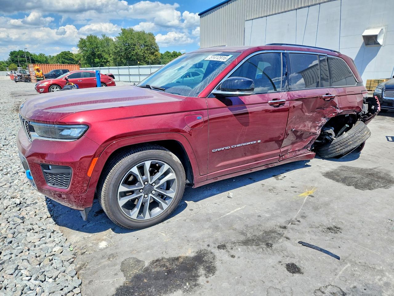Salvage Jeep Cherokee Image