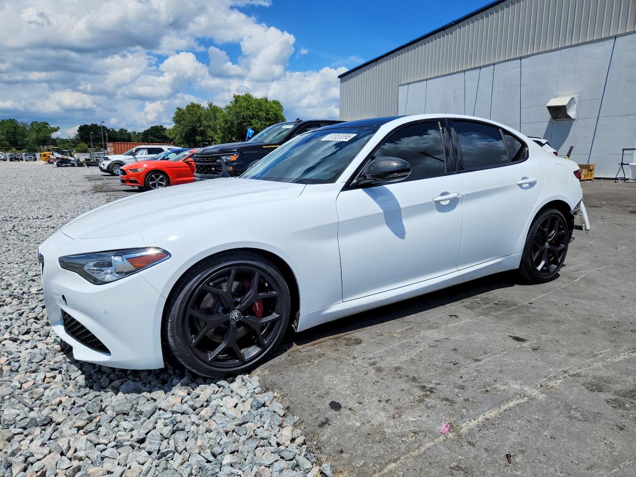 Salvage Alfa Romeo Giulia Image