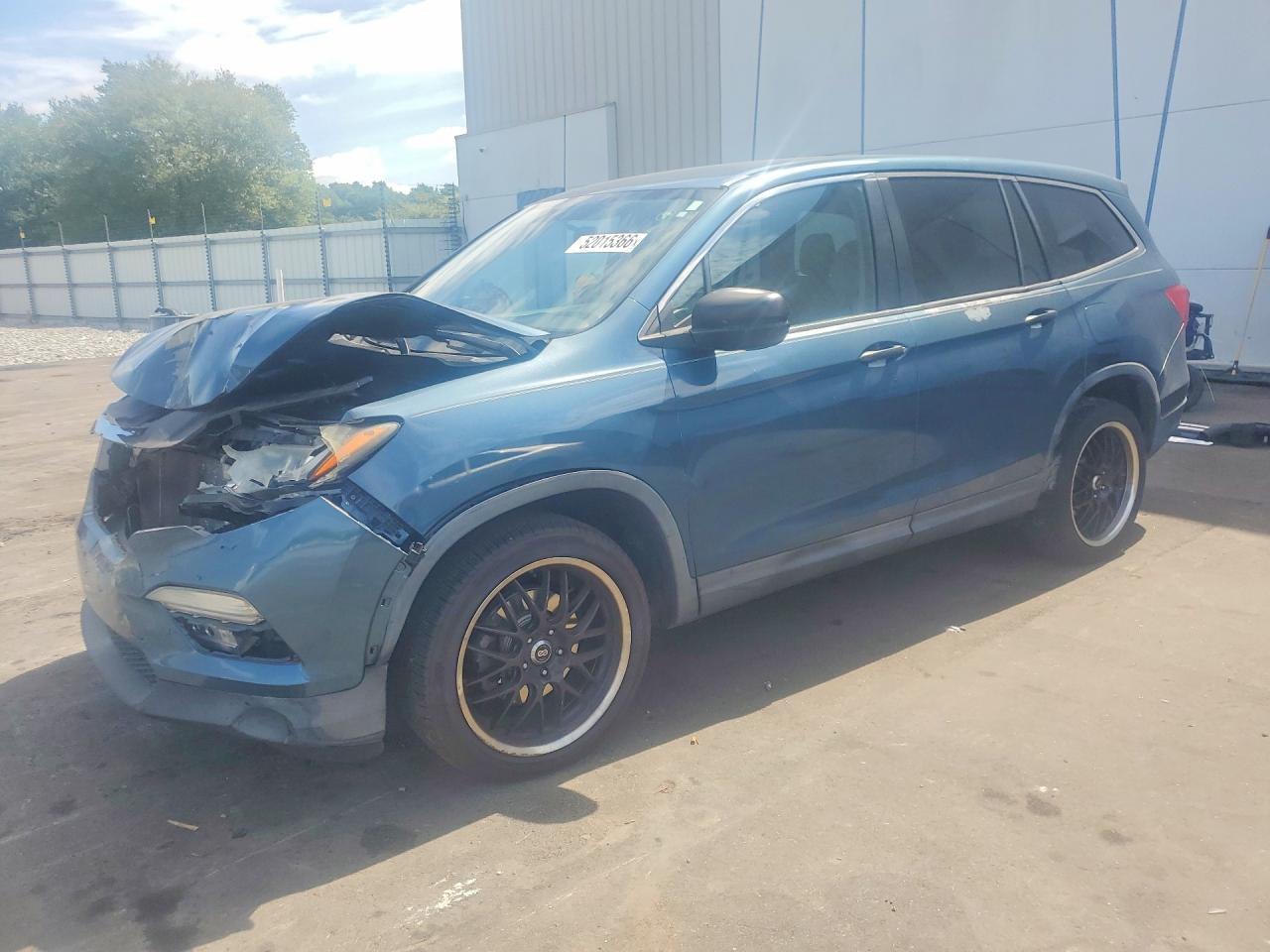 Salvage Honda Pilot Image