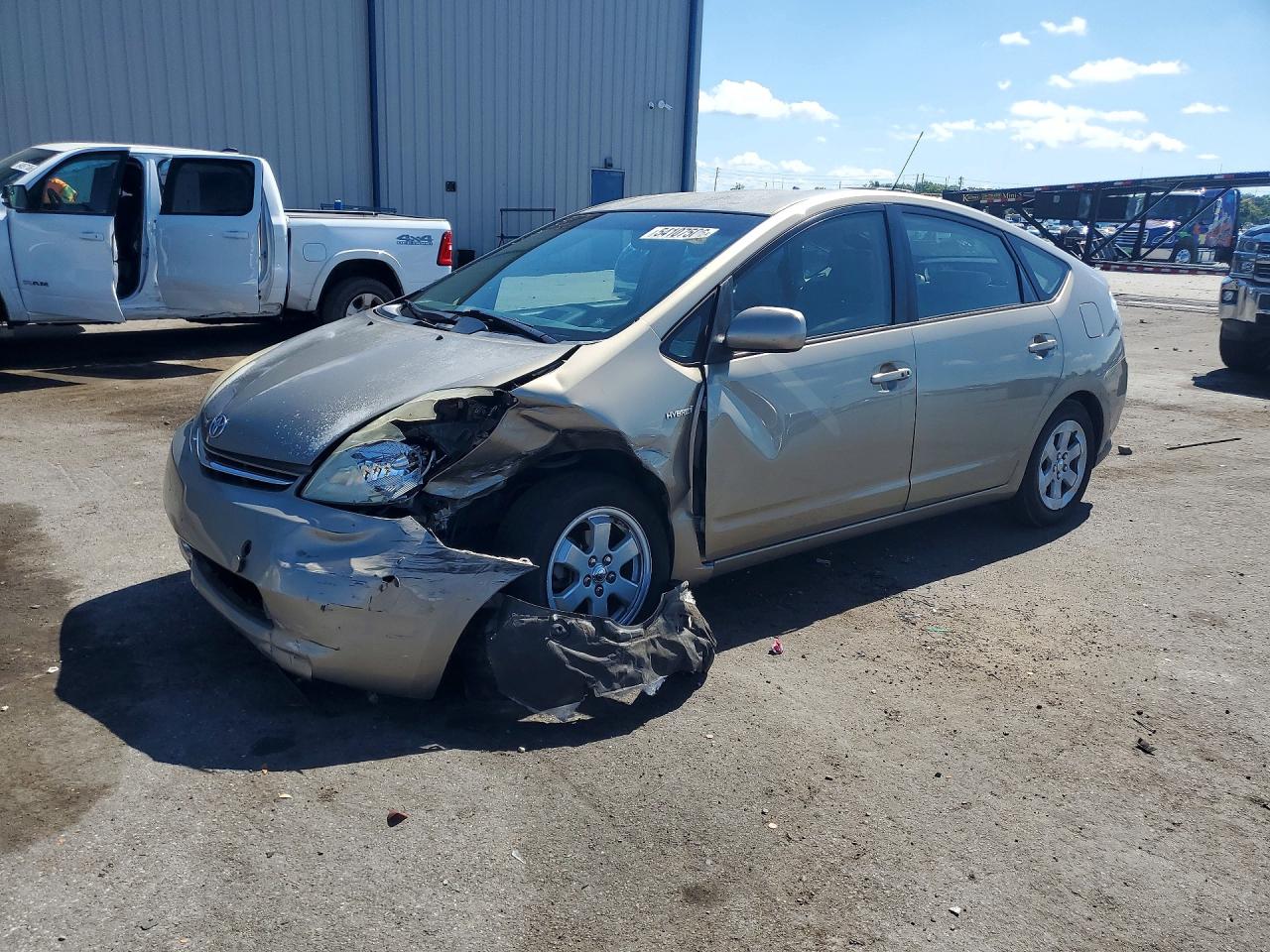 Salvage Toyota Prius Image