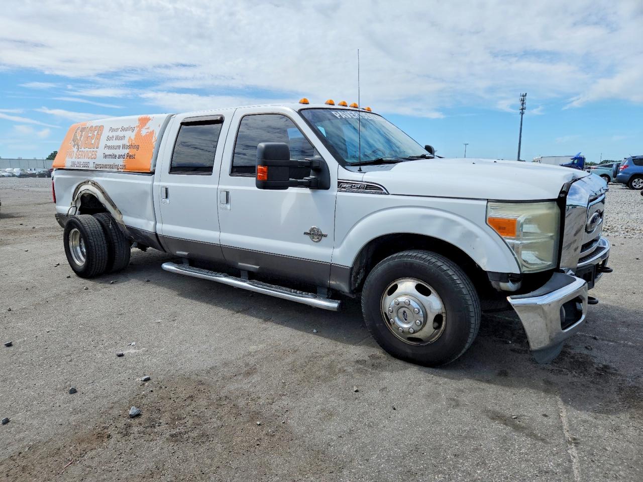 Salvage Ford F-350 Image