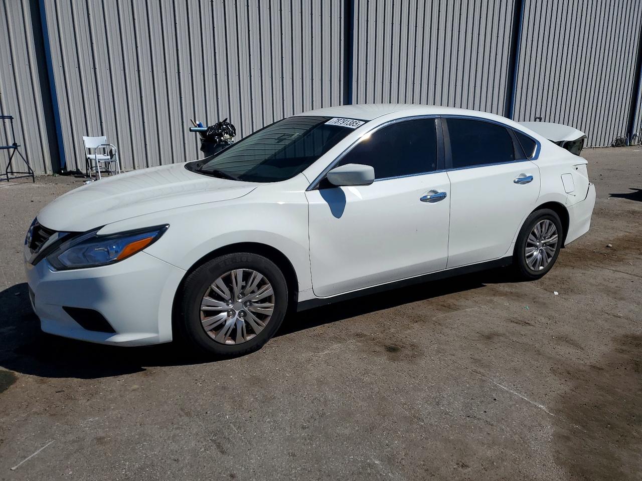 Salvage Nissan Altima Image