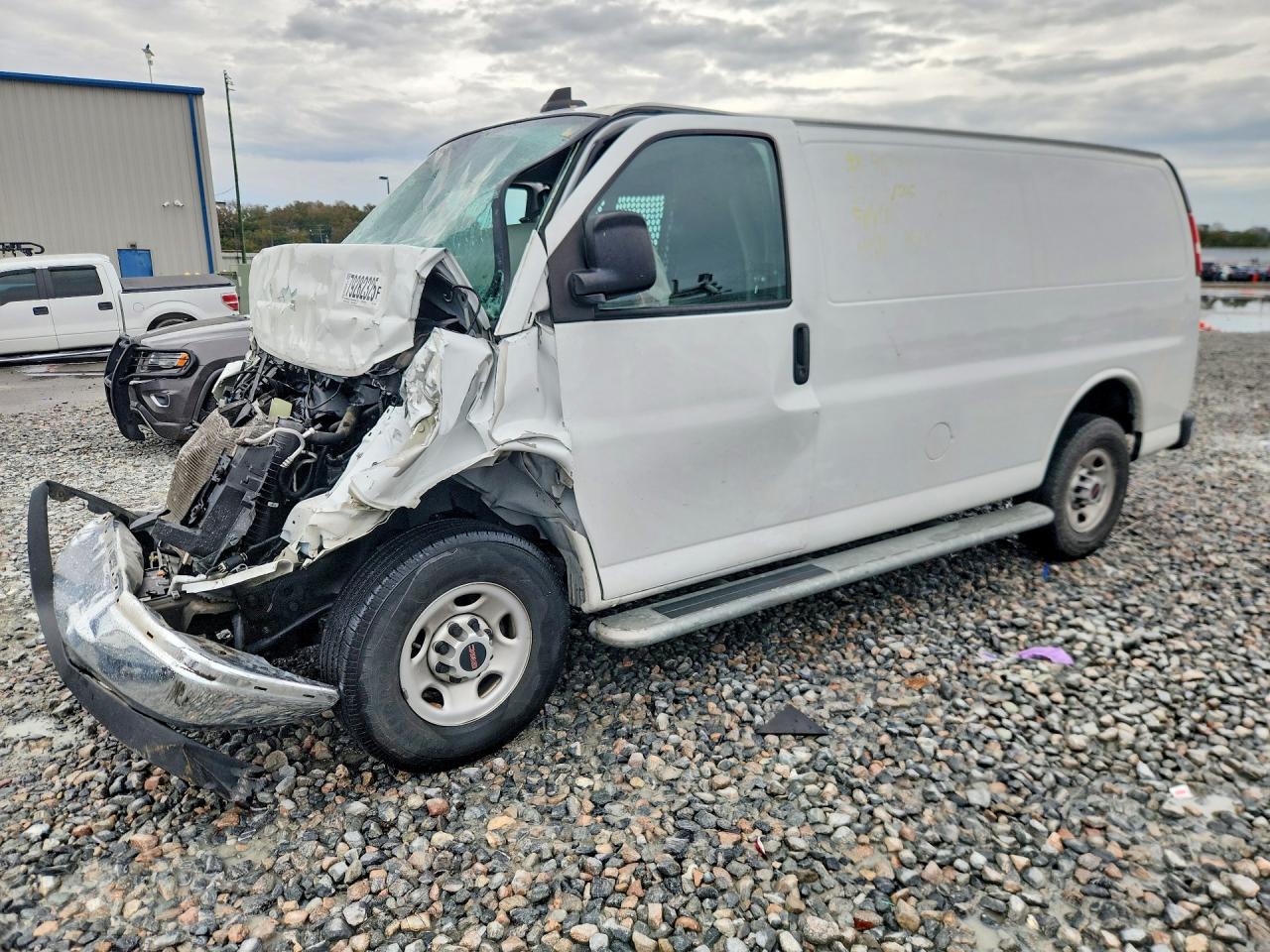 Salvage GMC Savana Image