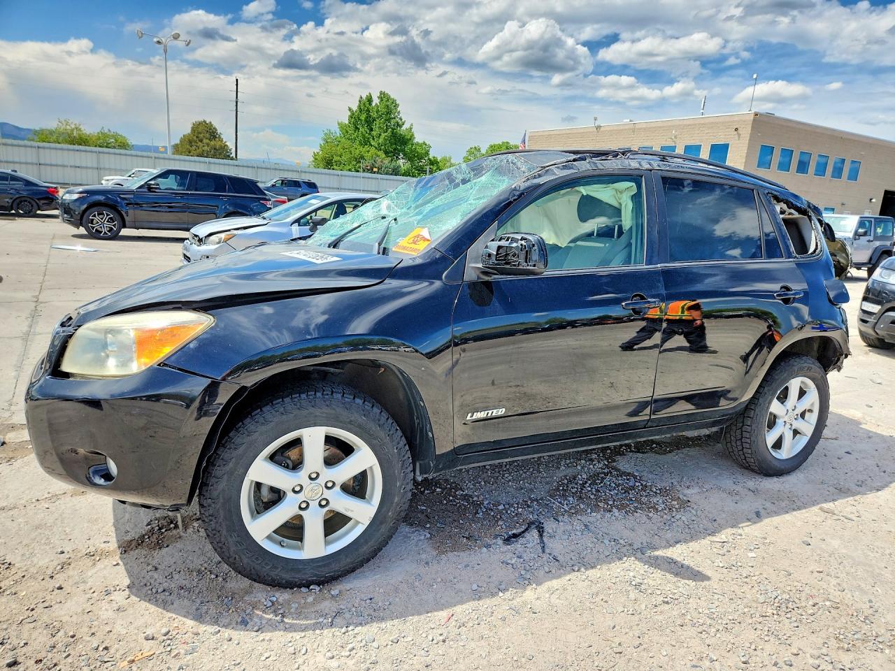 Salvage Toyota RAV4 Image