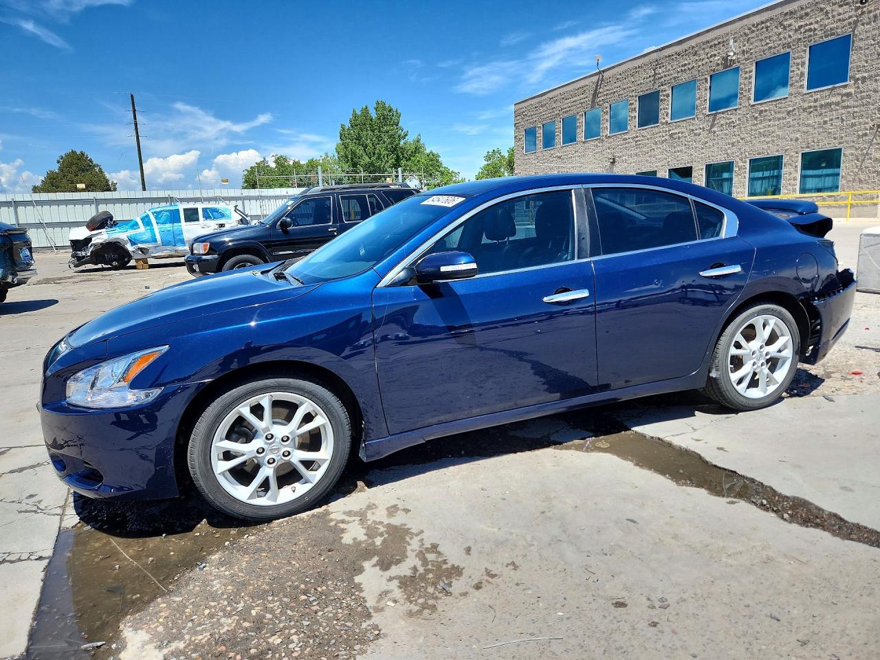 Salvage Nissan Maxima Image