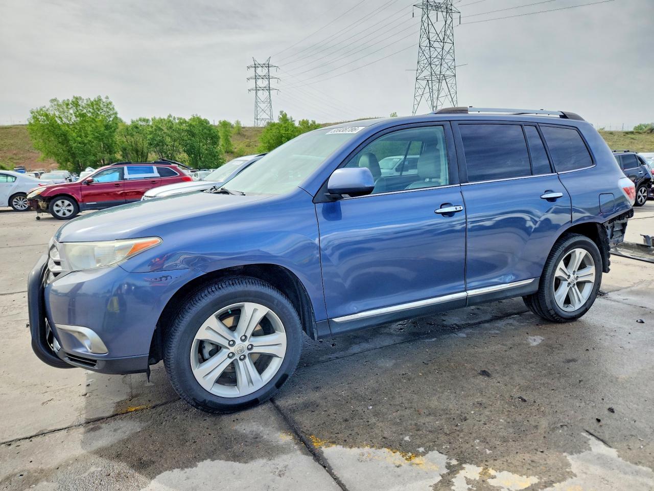 Salvage Toyota Highlander Image