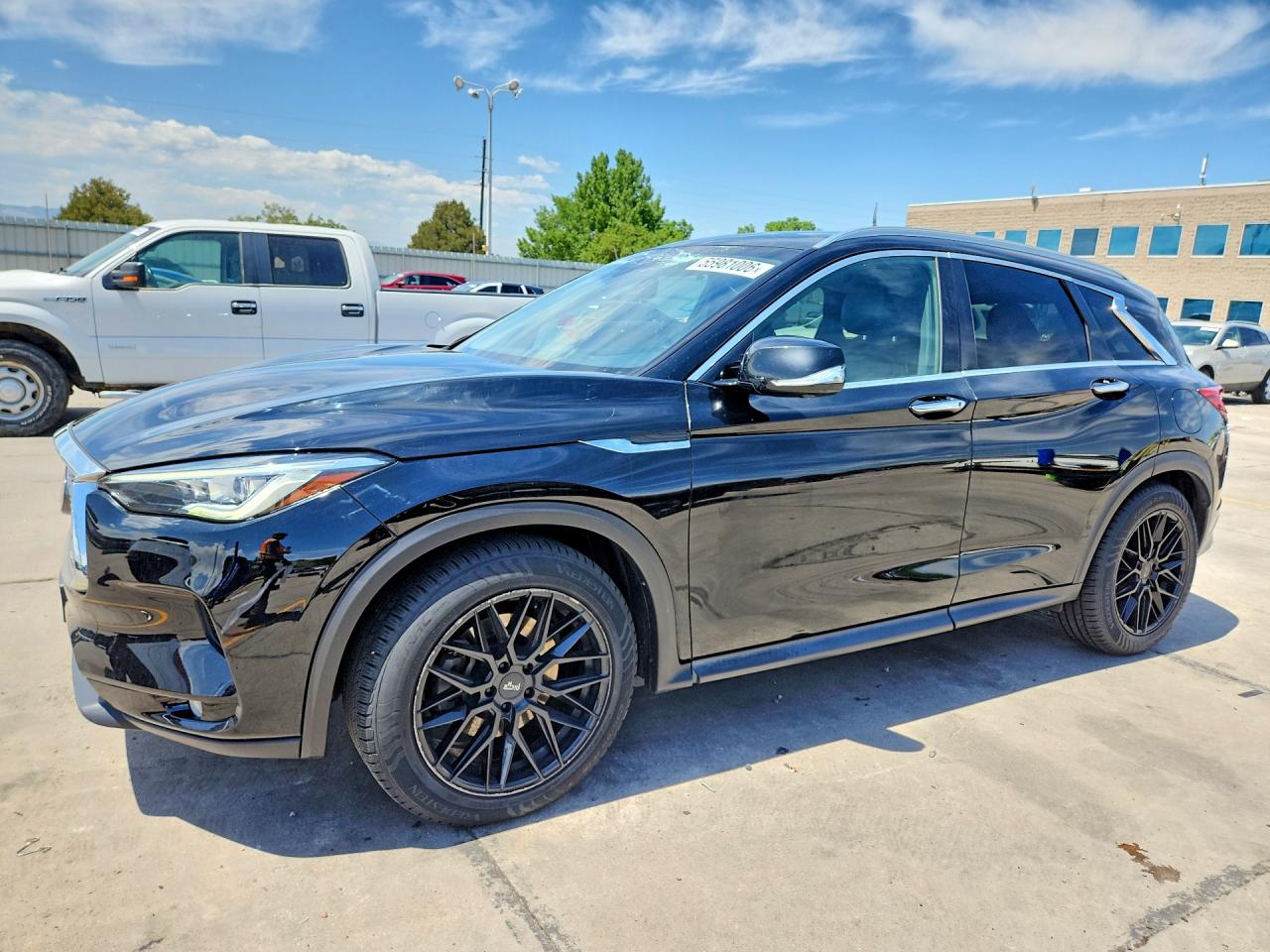 Salvage INFINITI Qx Image
