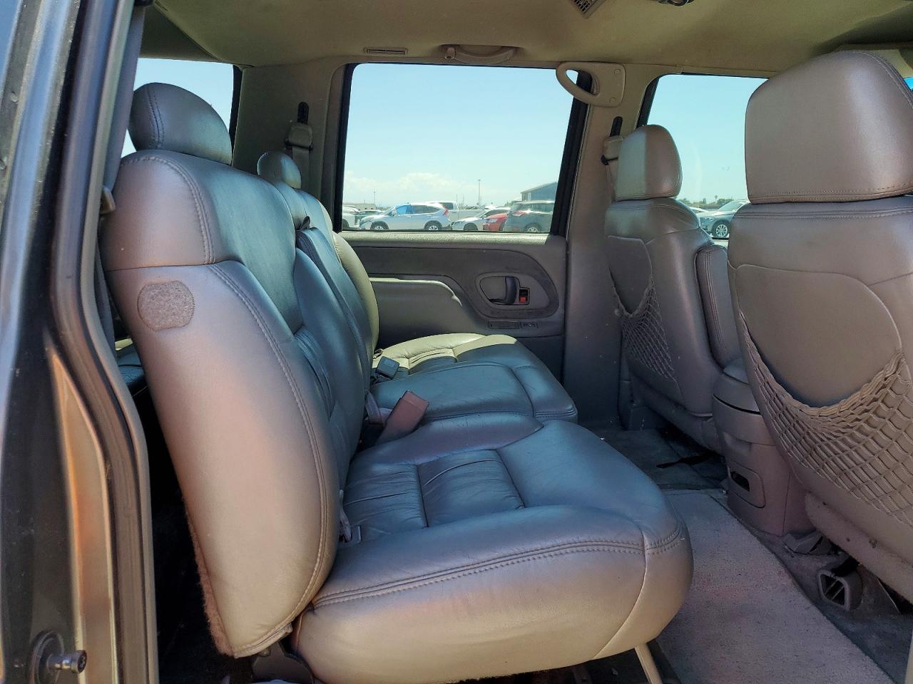 Chevrolet Suburban K2500
