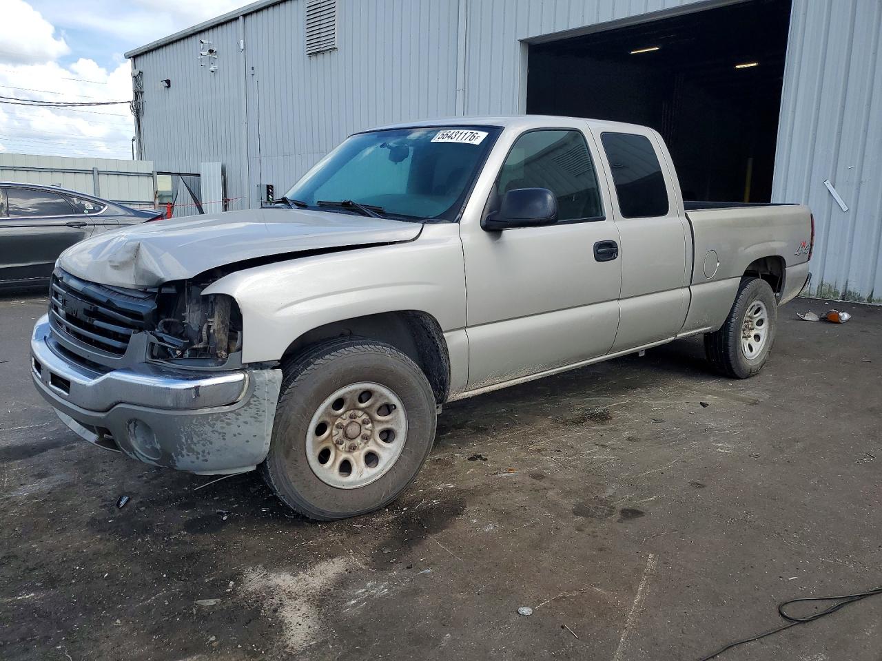 Salvage GMC Sierra Image