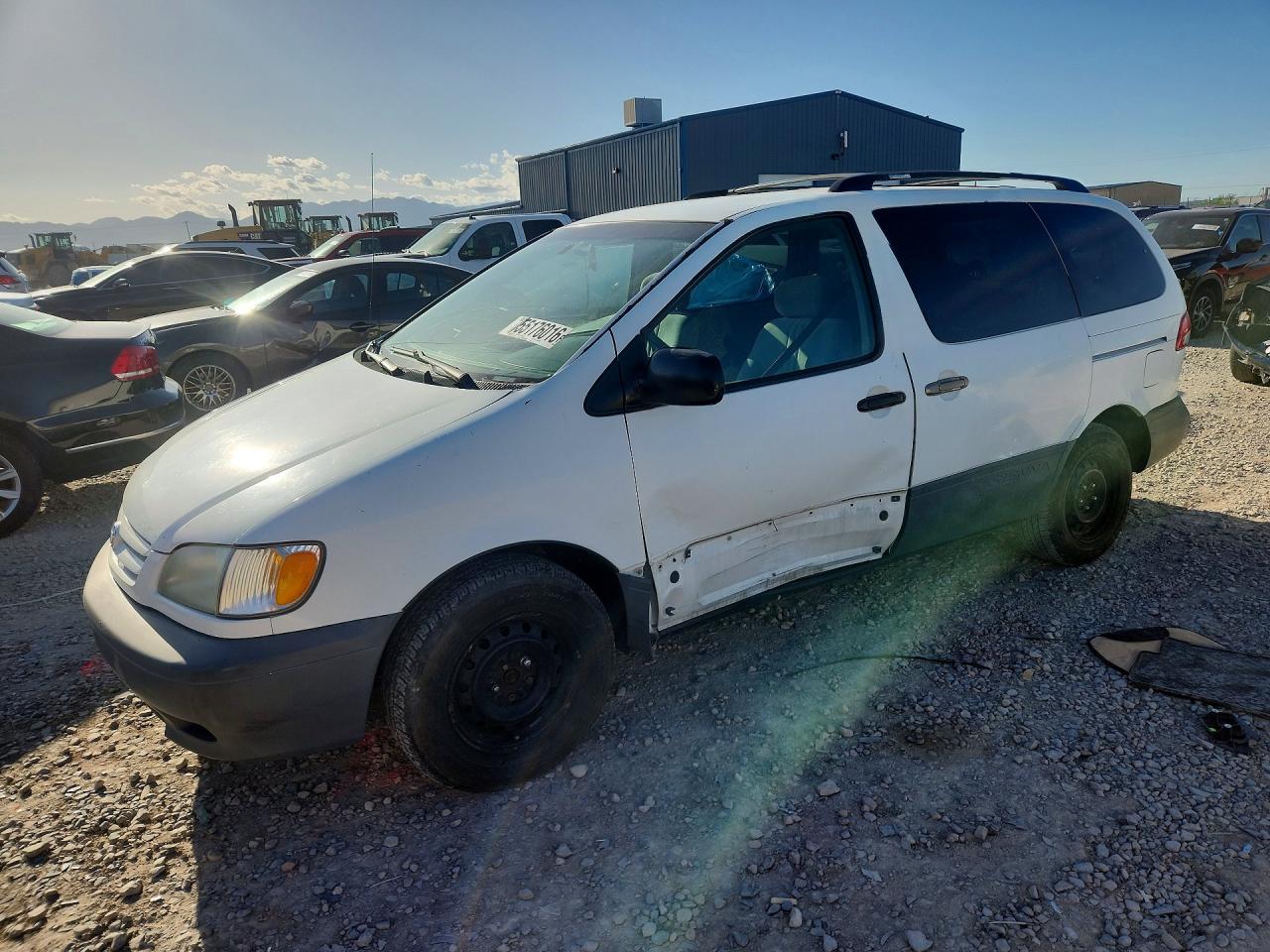 Salvage Toyota Sienna Image