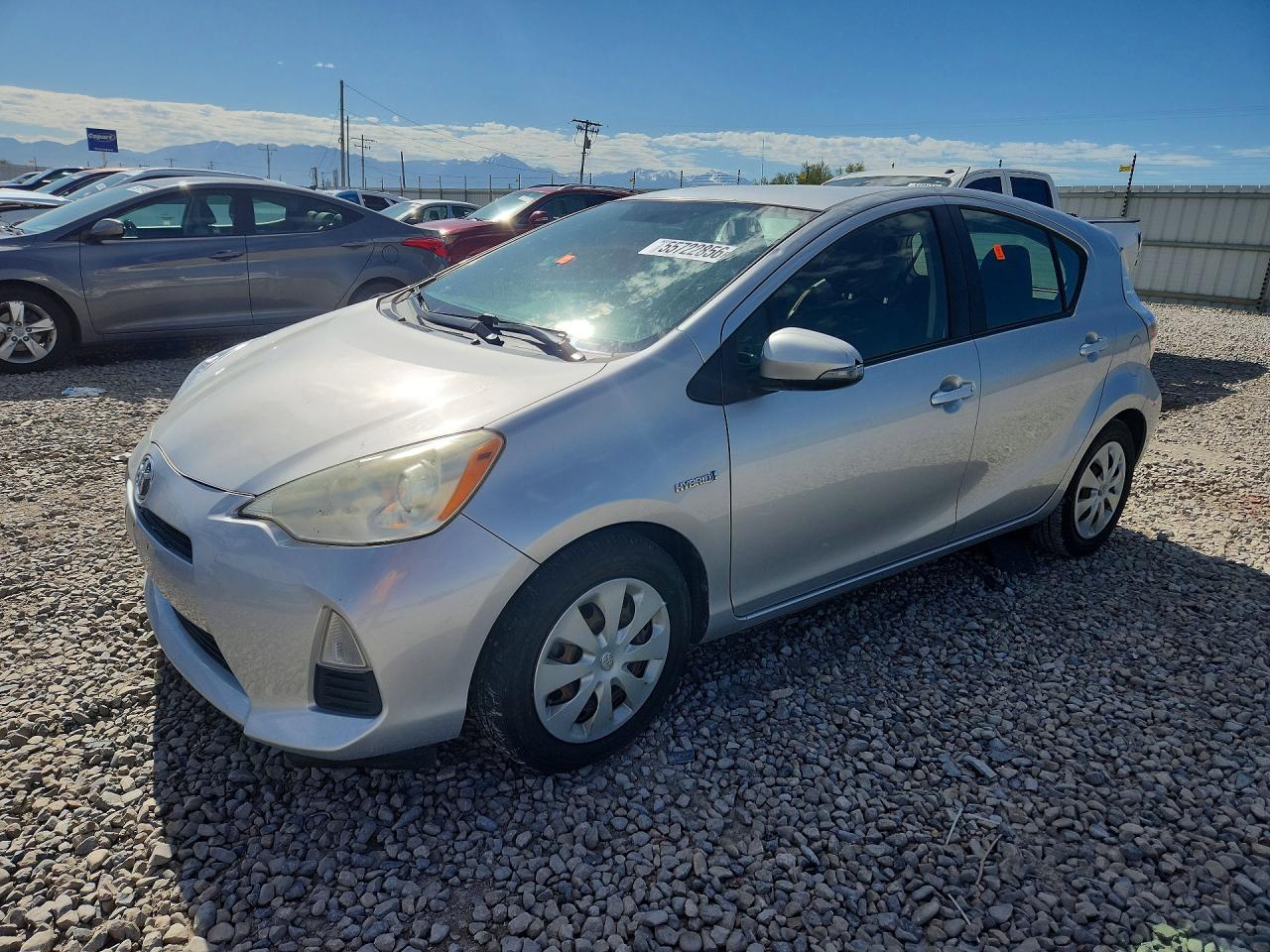Salvage Toyota Prius Image