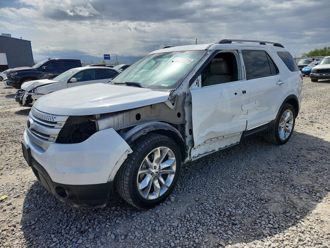 Salvage Ford Explorer Image