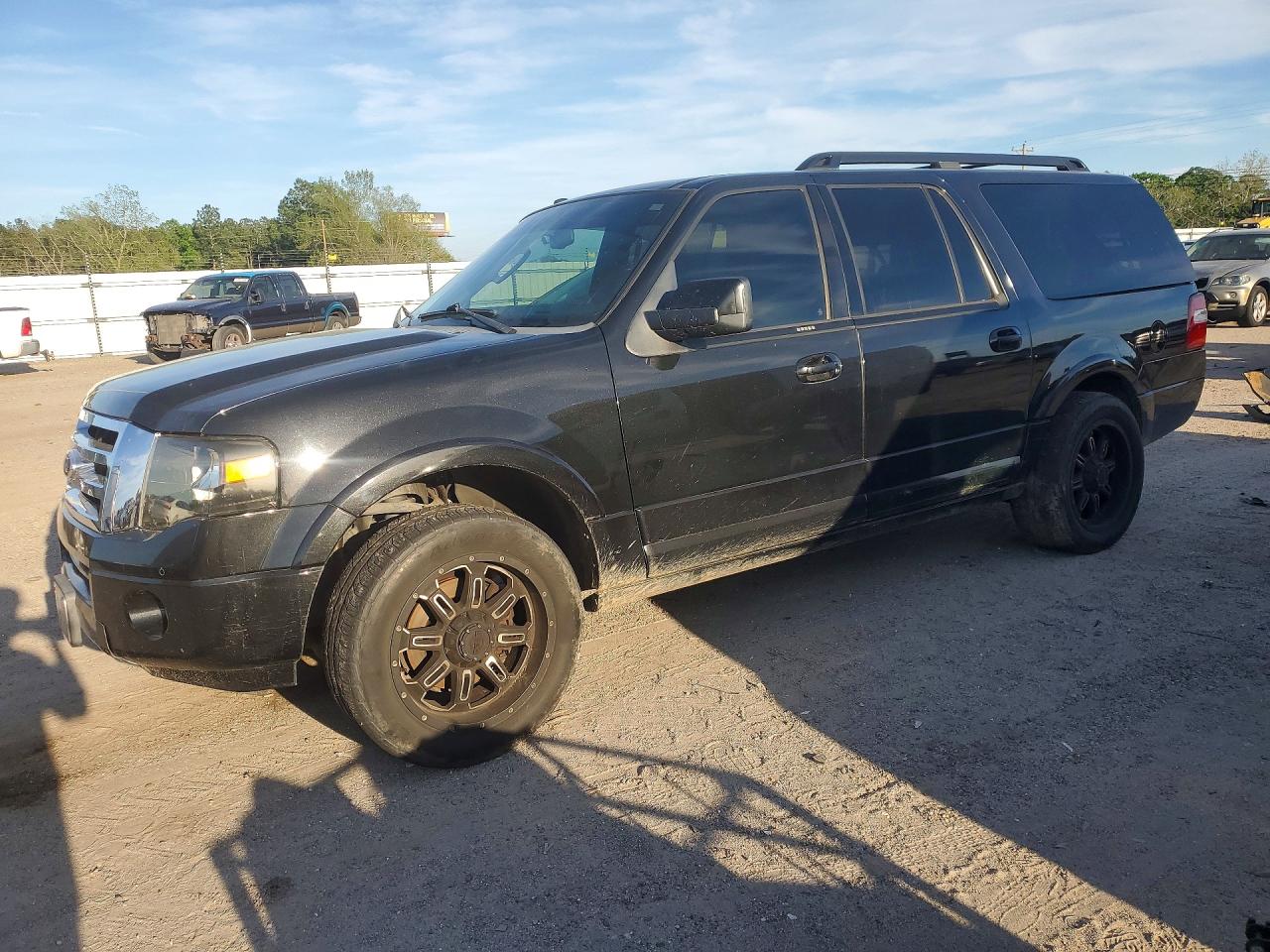 Salvage Ford Expedition Image