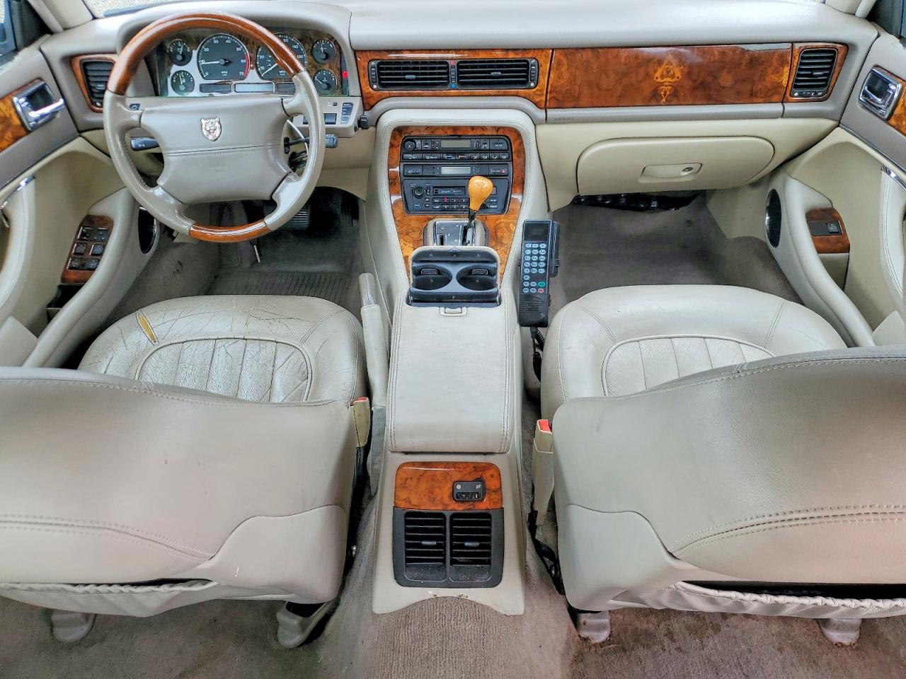 Jaguar Xj6