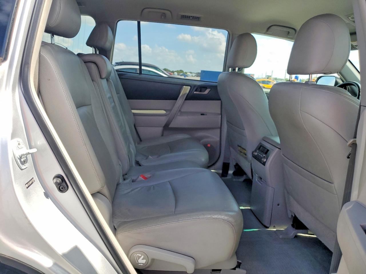 Toyota Highlander Sport