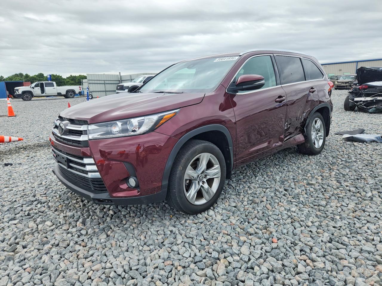 Salvage Toyota Highlander Image