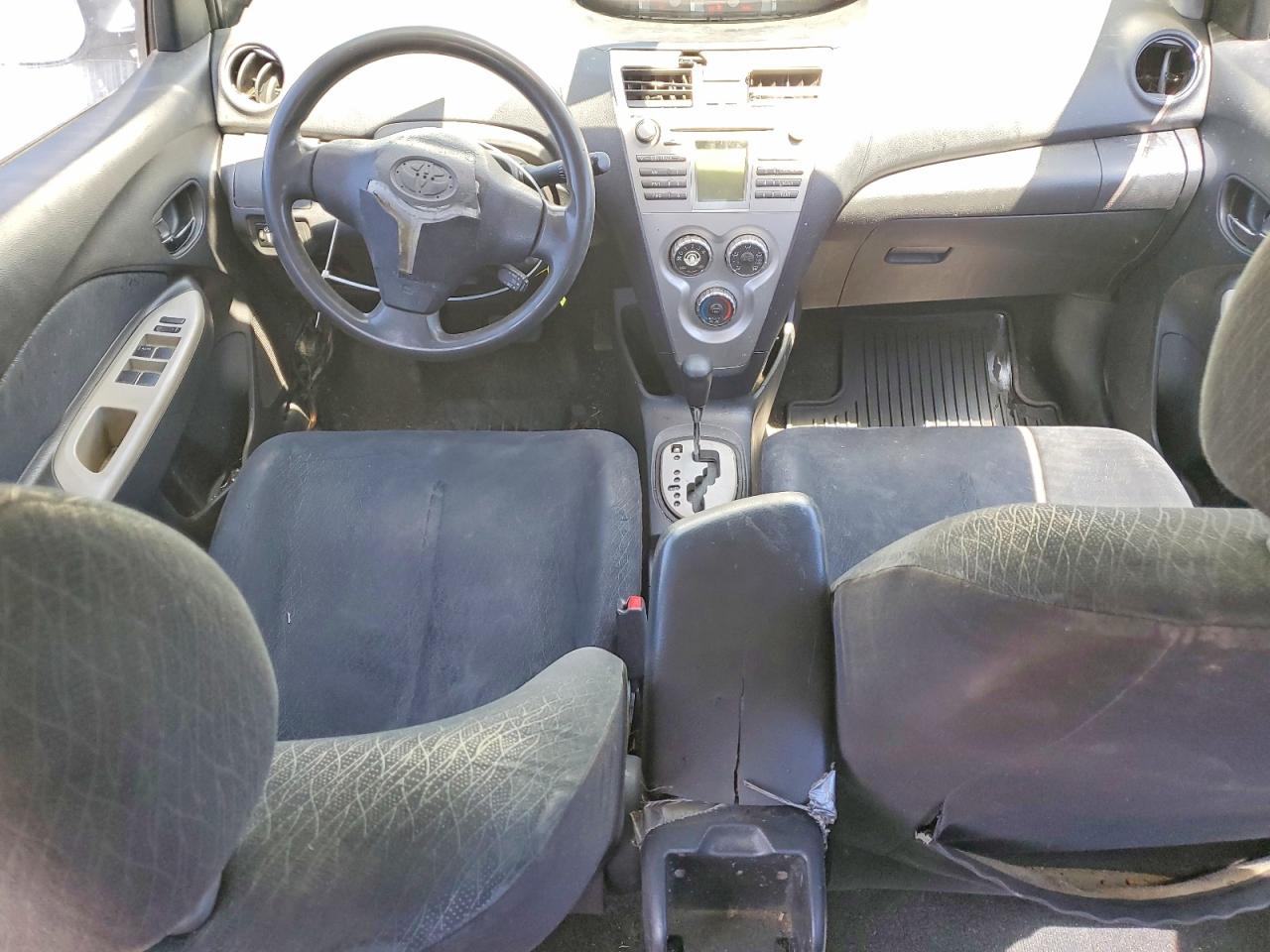 Toyota Yaris Base