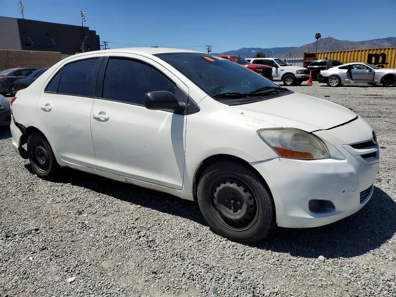 Toyota Yaris Base