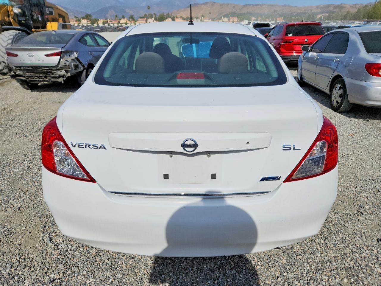 Nissan Versa 1.6 S