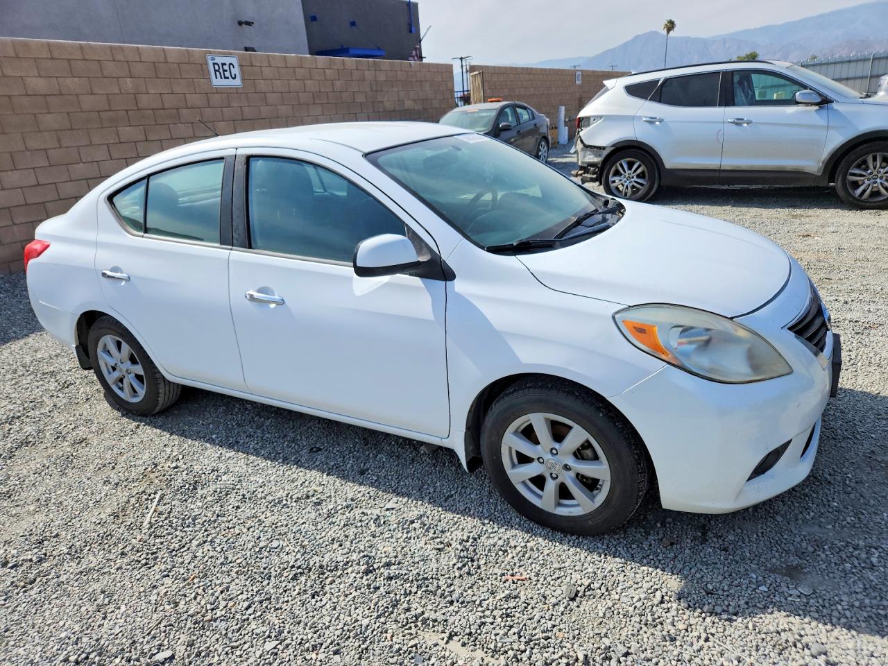 Nissan Versa 1.6 S