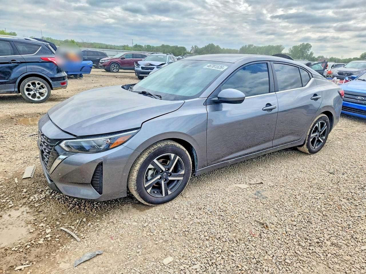 Salvage Nissan Sentra Image
