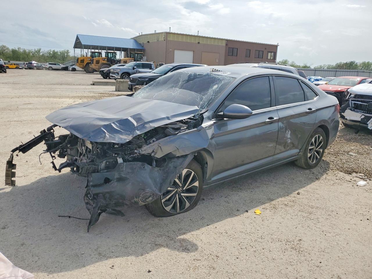 Salvage Volkswagen Jetta Image