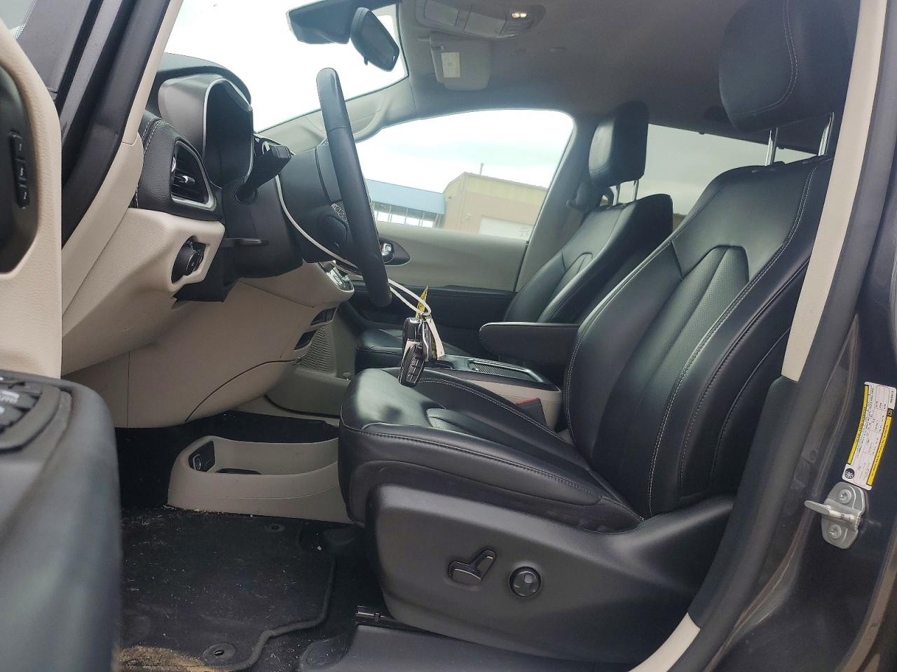 Chrysler Pacifica Touring L