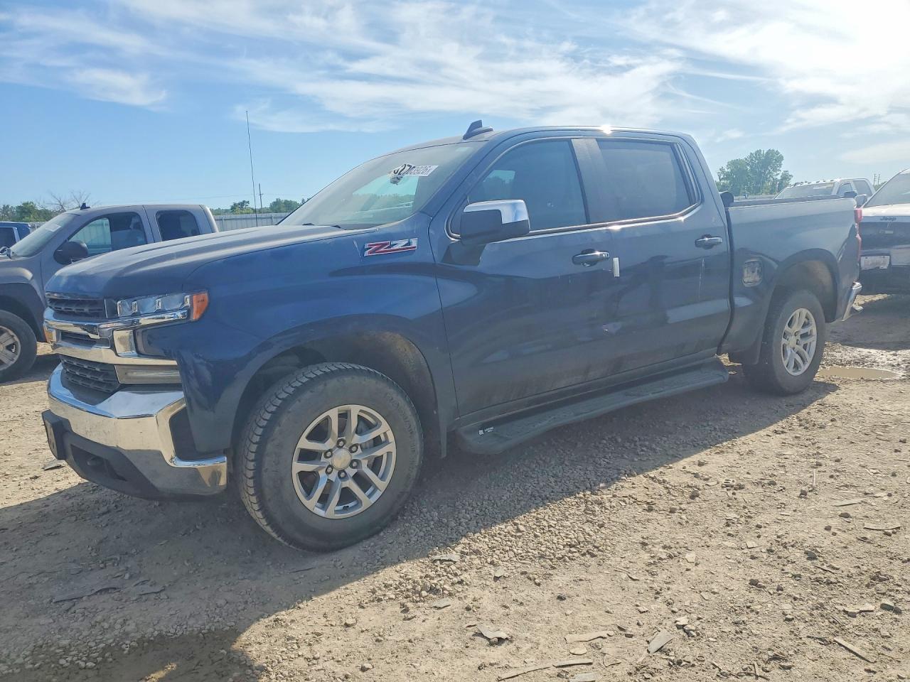Salvage Chevrolet Silverado Image