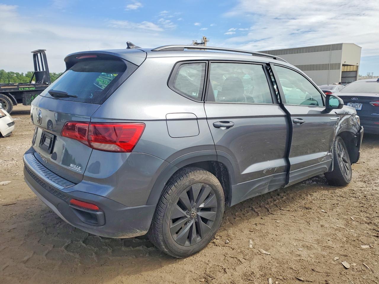Volkswagen Taos S