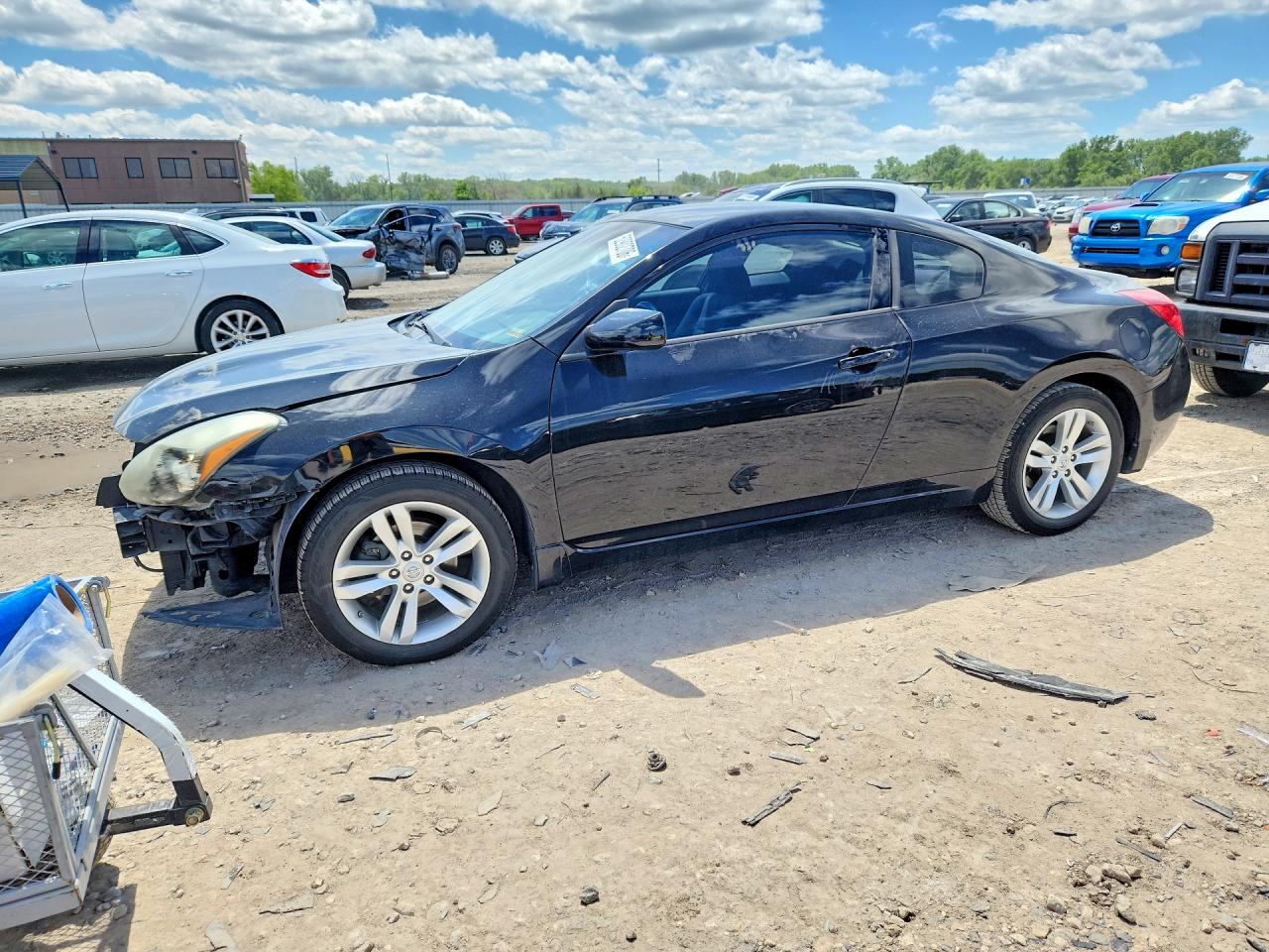 Salvage Nissan Altima Image