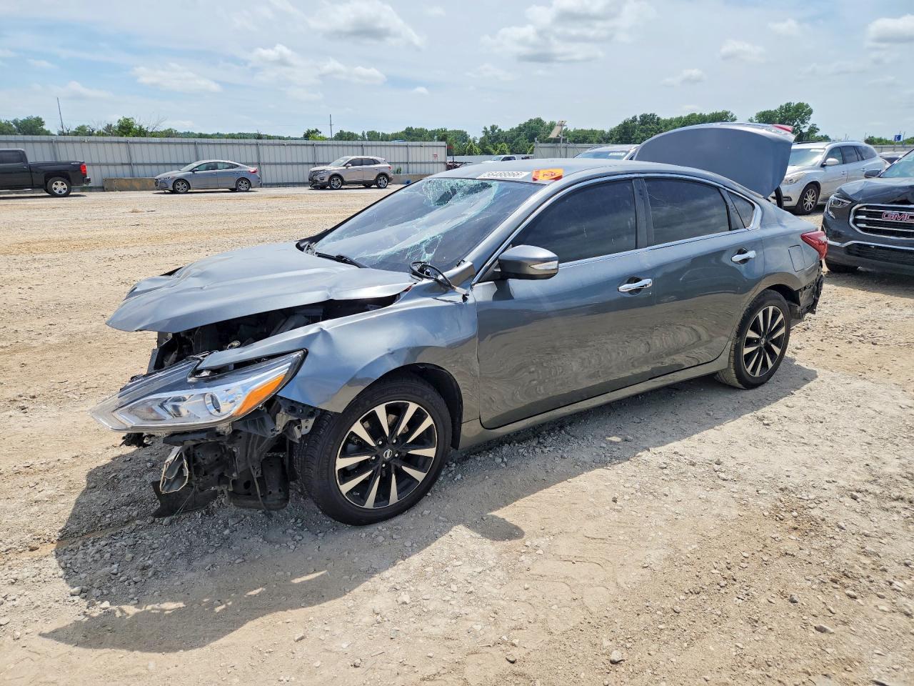 Salvage Nissan Altima Image
