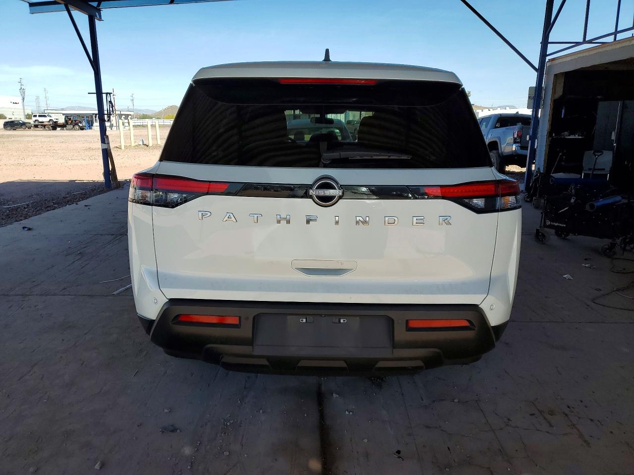 Nissan Pathfinder S