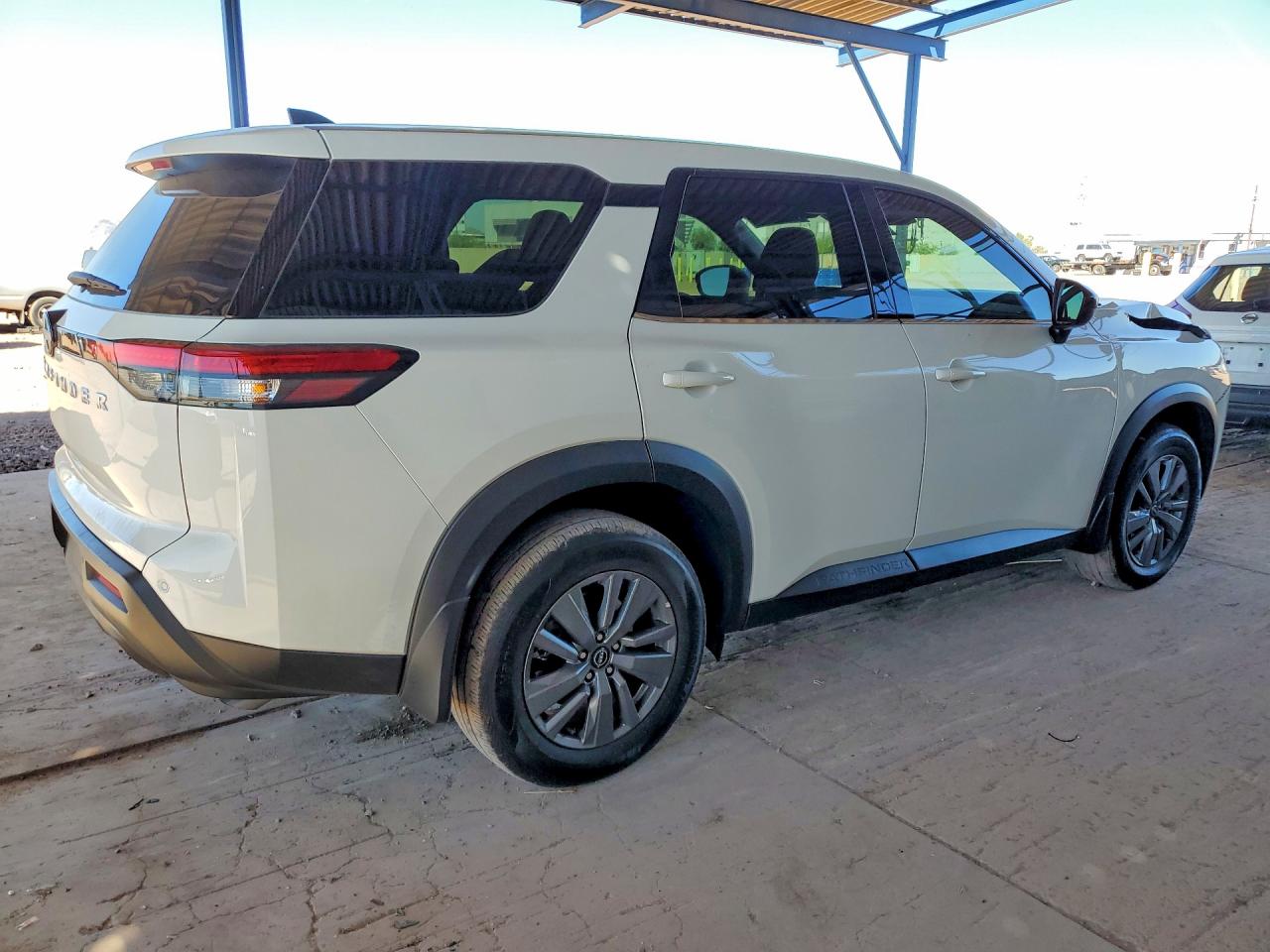 Nissan Pathfinder S