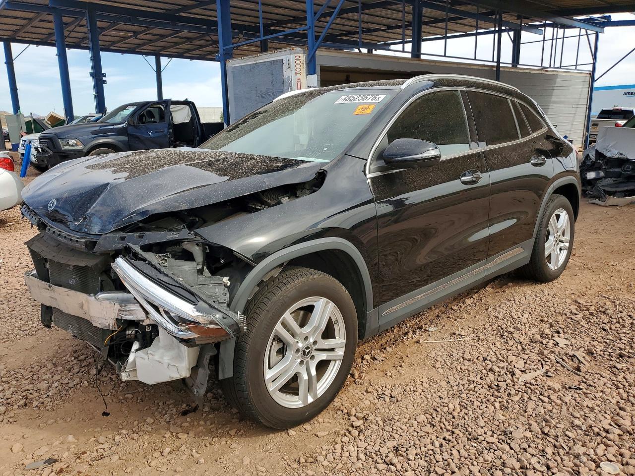 Salvage Mercedes-Benz GLA Image