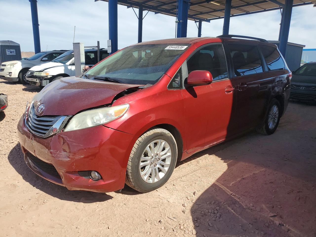 Salvage Toyota Sienna Image
