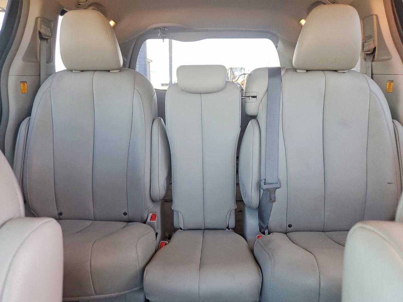 Toyota Sienna Xle 8-passenger