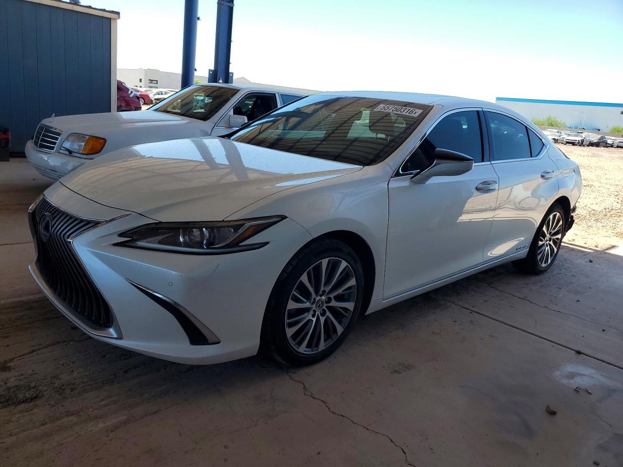 Salvage Lexus Es Image