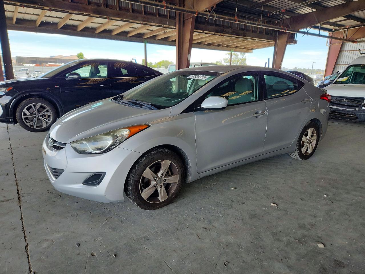 Salvage Hyundai ELANTRA Image