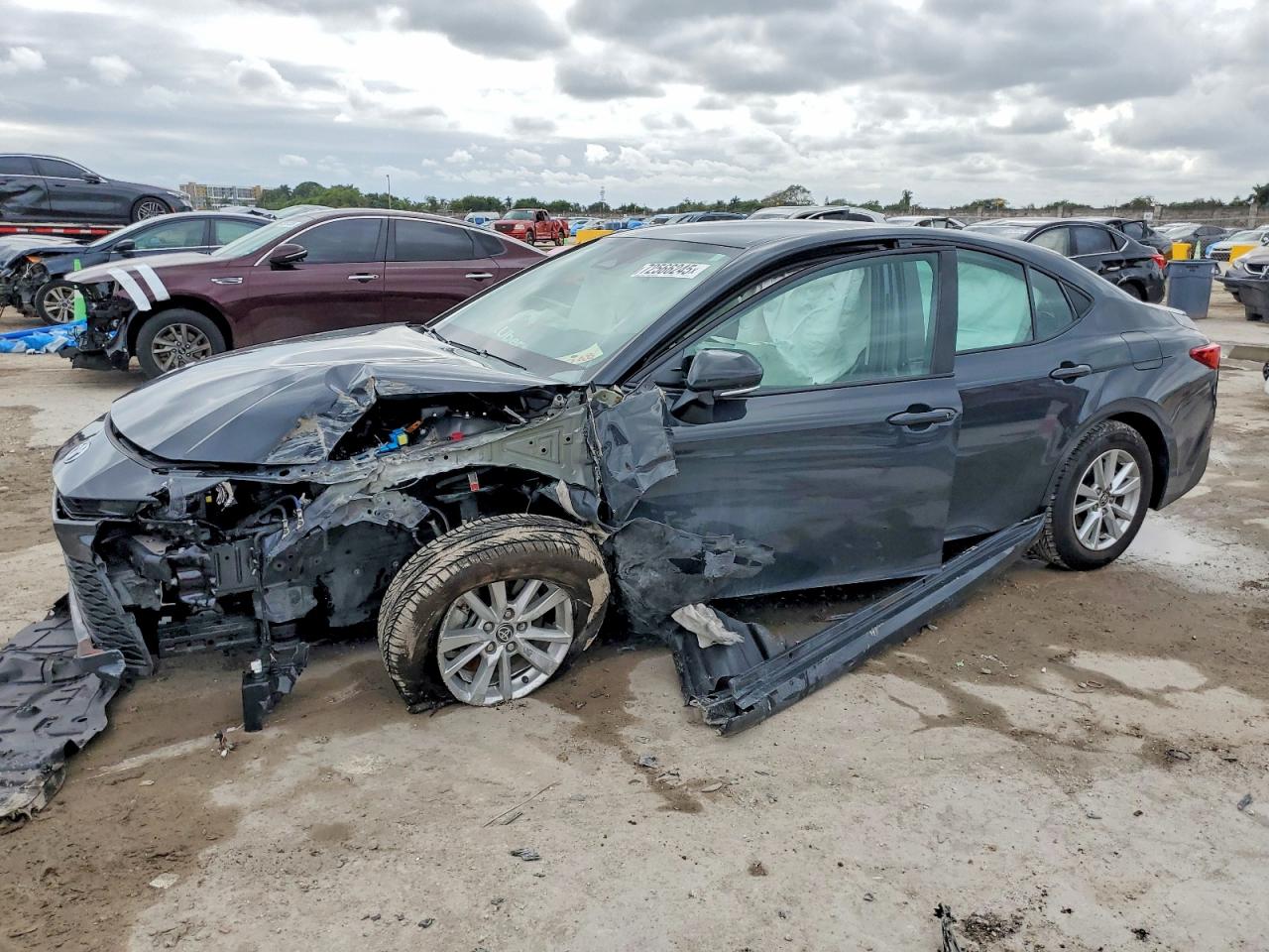 Salvage Toyota Camry Image