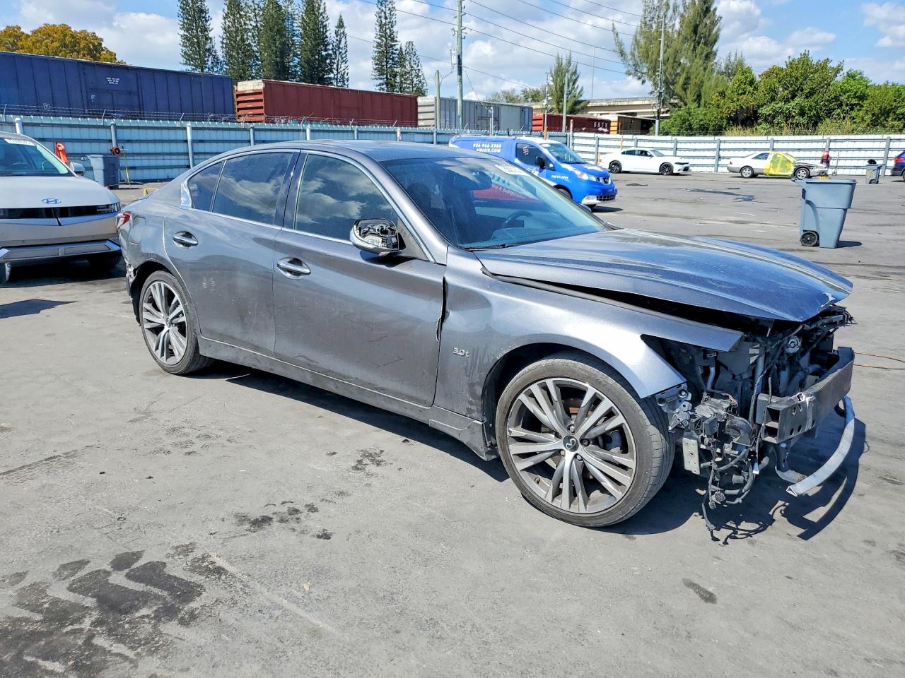 INFINITI Q50 Luxe