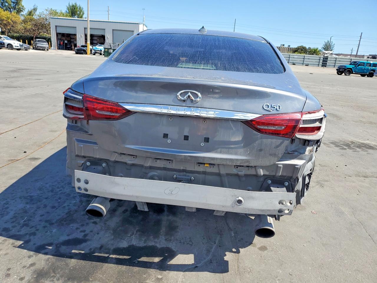 INFINITI Q50 Luxe