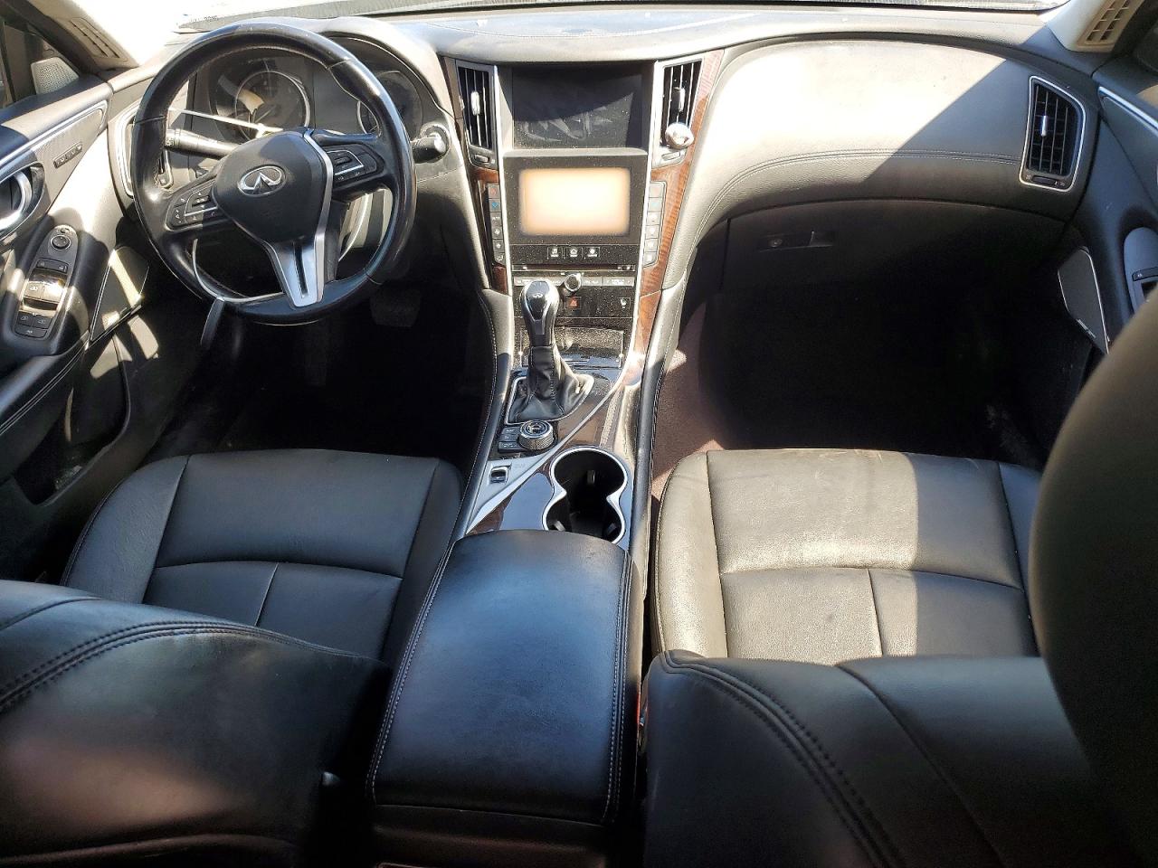 INFINITI Q50 Luxe