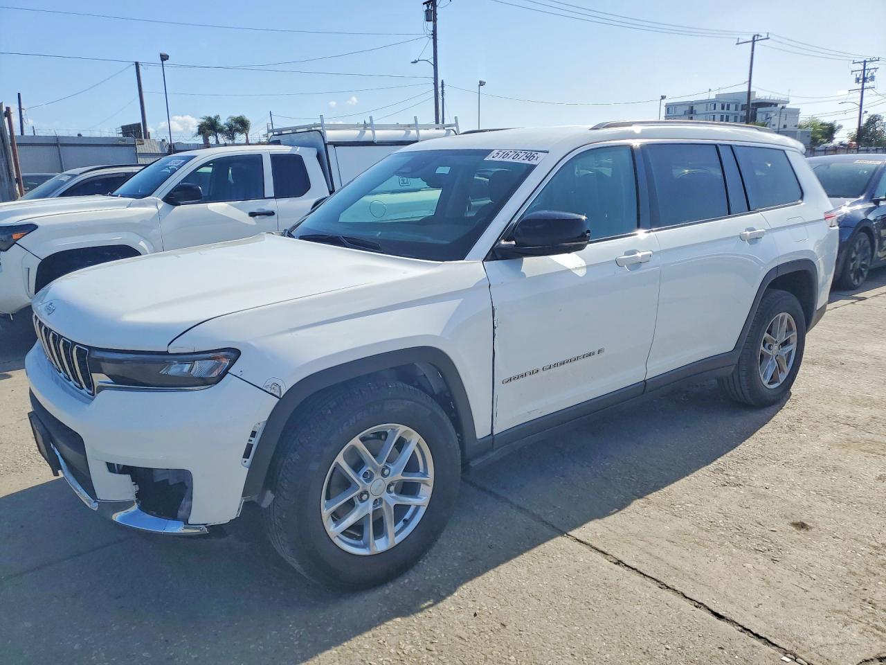 Salvage Jeep Cherokee Image