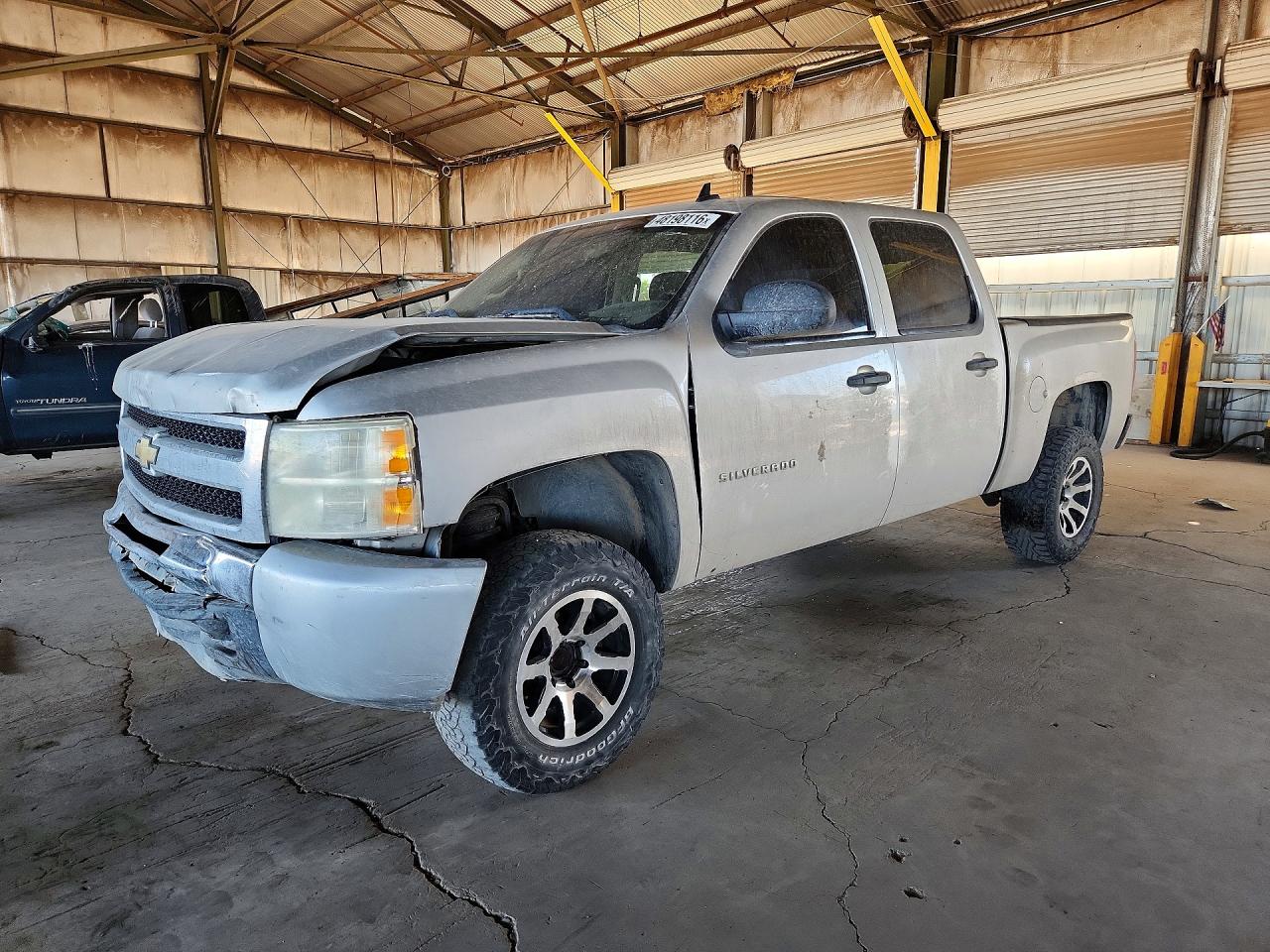 Salvage Chevrolet Silverado Image