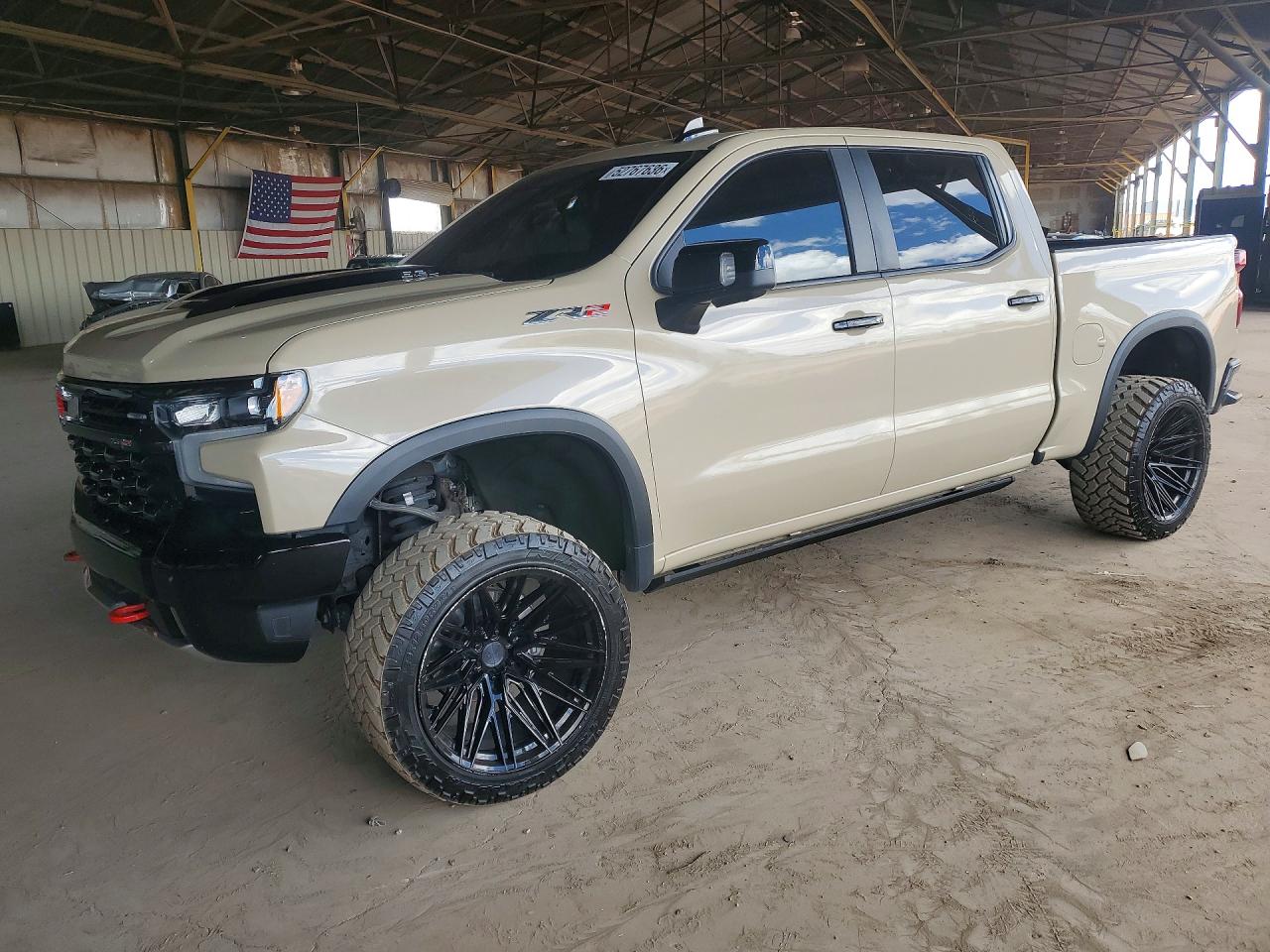 Salvage Chevrolet Silverado Image