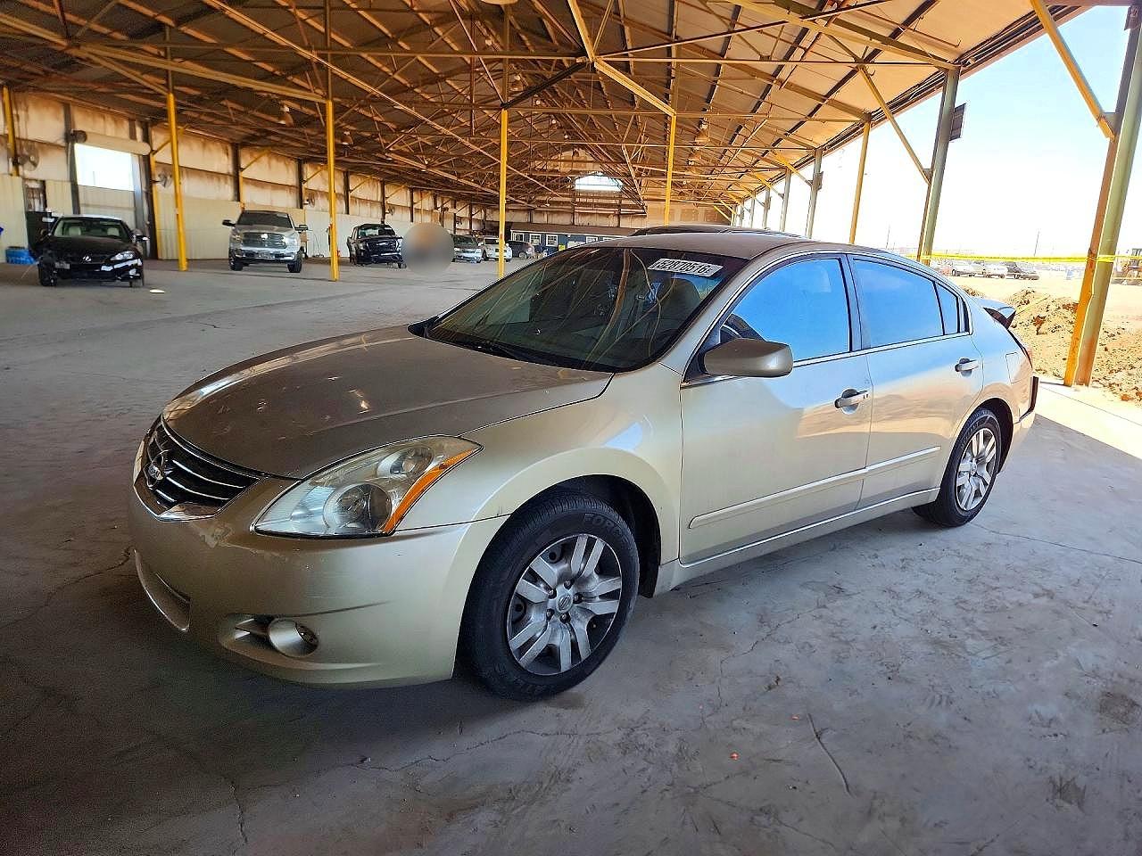 Salvage Nissan Altima Image
