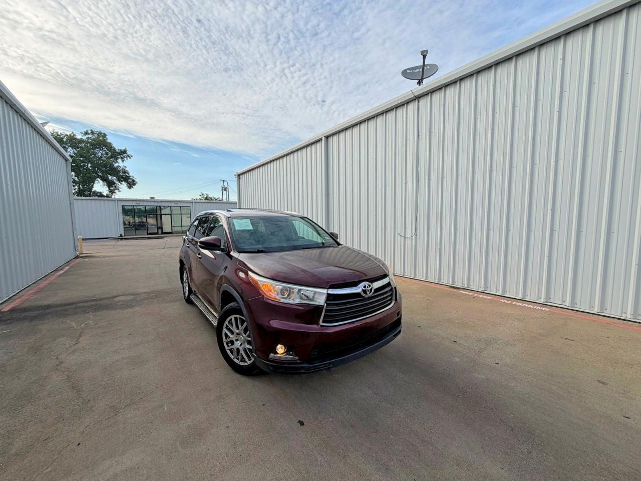 Salvage Toyota Highlander Image